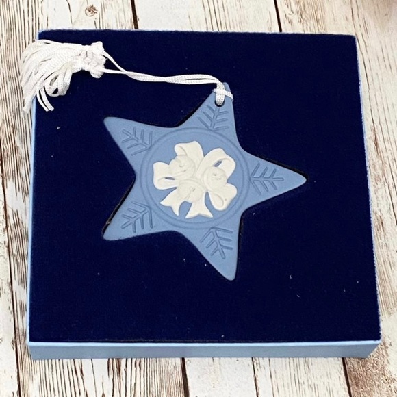 Vintage WEDGWOOD Blue Jasper Ware Star Jingle Bells Boxed Christmas Ornament - Picture 2 of 10